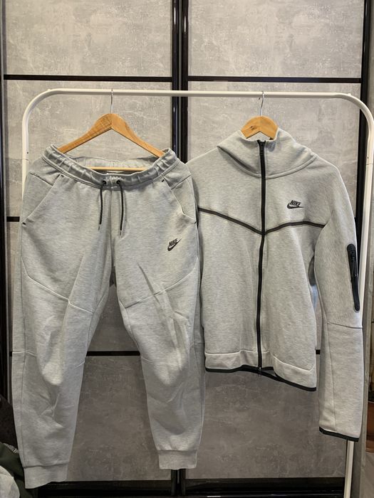 Сірий костюм Nike Tech Fleece