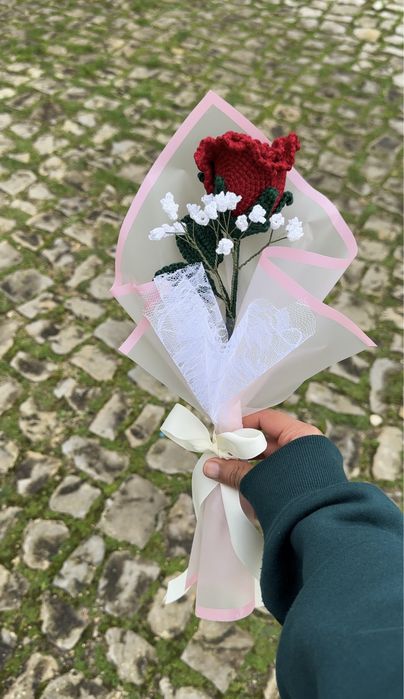 Bouquet de rosa em crochê – feito à mão (ideal para presente)