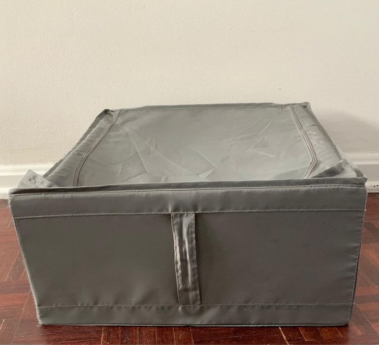 Caixa de arrumação “SKUBB” cinza escuro 53x43x19cm em bom estado