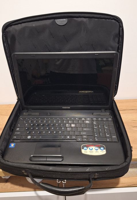 Toshiba Satellite – Szybki SSD | 6GB RAM | Linux Mint | Gotowy do pra