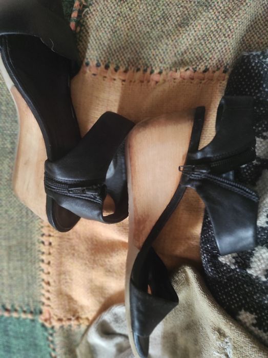 Sandálias de pele genuína