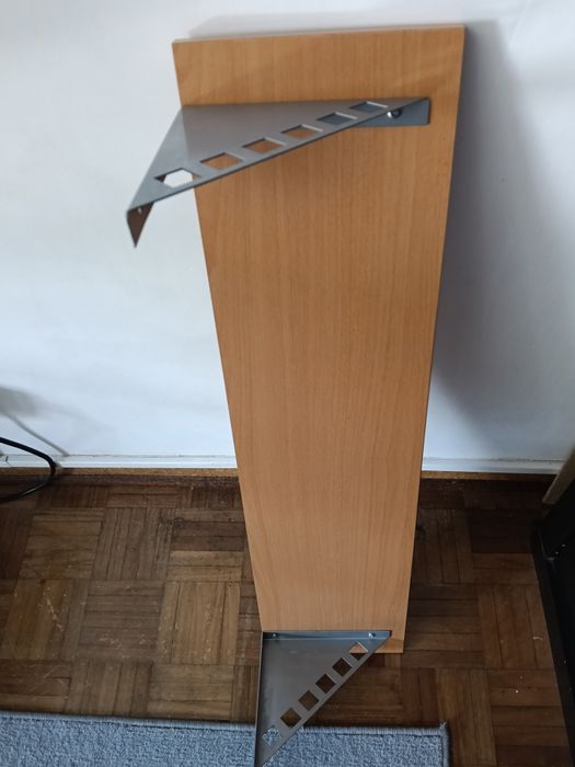 2 parteleiras com suportes