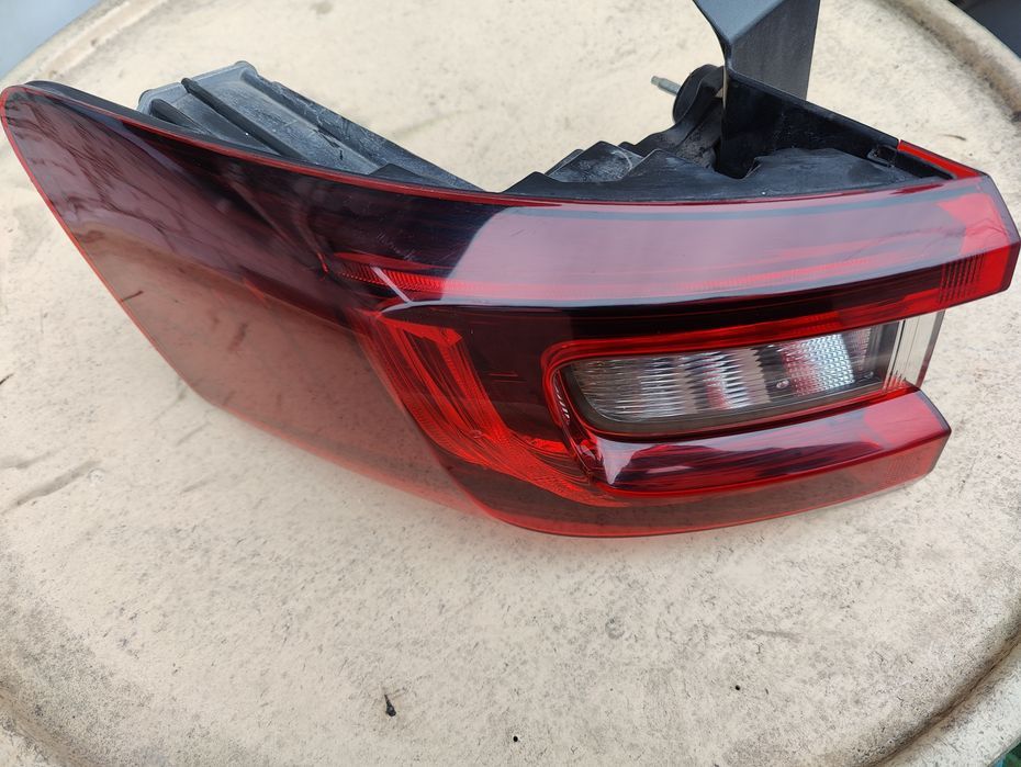 Renault Koleos II 2 lampa lewy tył
