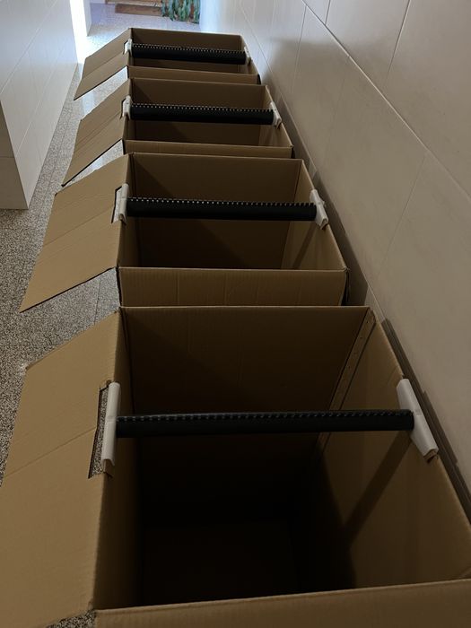4 Caixas Transporte Roupa em Cruzetas