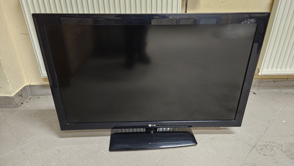 Telewizor LG LCD 42 cale  42LD450 nowy pilot