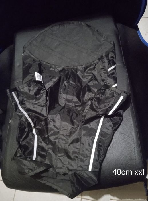 Casaco de cão com gorro + comedouro d oferta