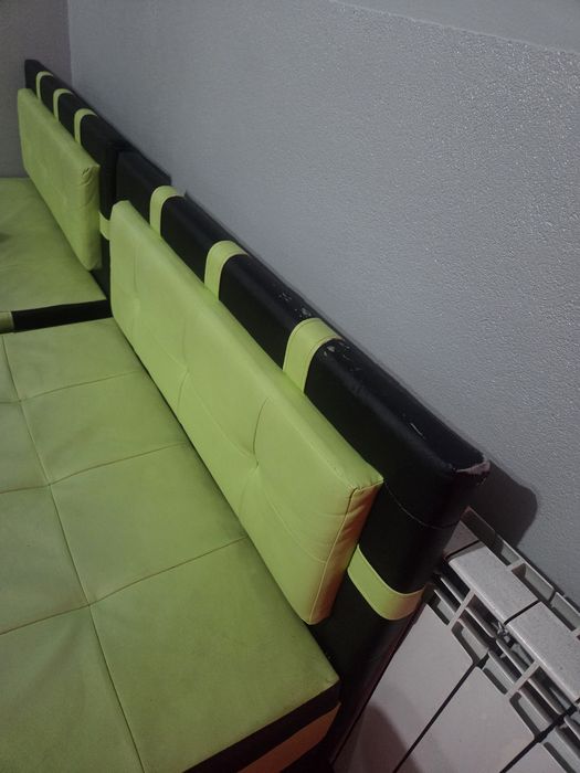 Дивани для коридору чи кафе