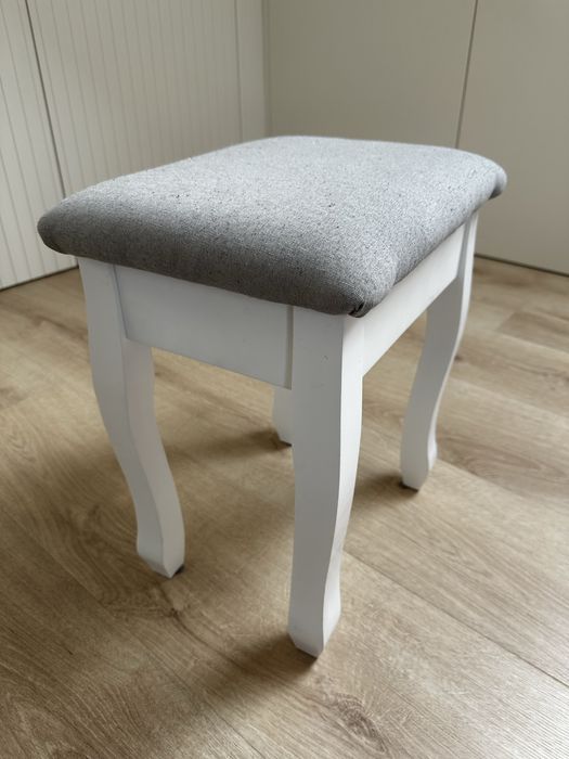 Toaletka z taborecikiem dla dziecka