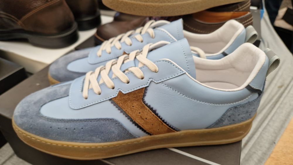 Tenis azul clarinho