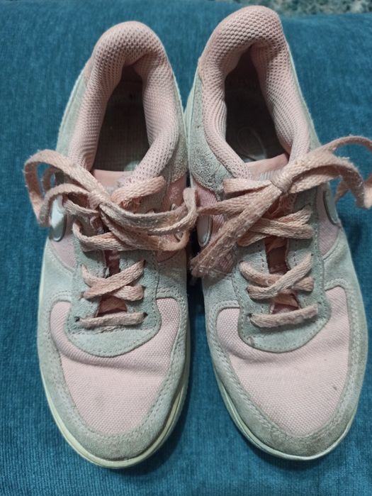 Tênis Nike Rosa e cinza