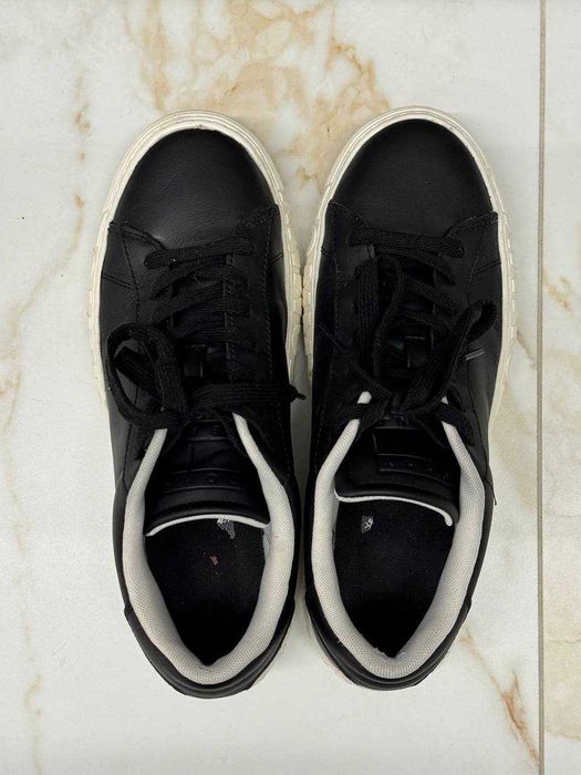 Tommy Hilfiger Sneakers (42)