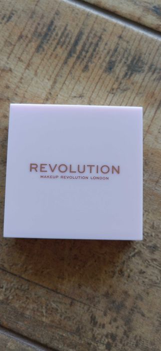 Mydło do stylizacji brwi Revolution Soap Styler NOWY