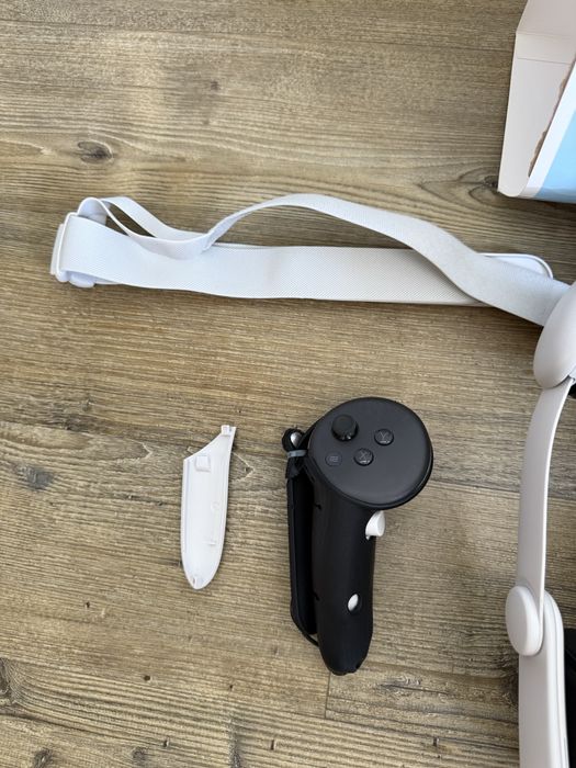 Meta Quest 3S 256GB + KIWI Battery Strap + Extras