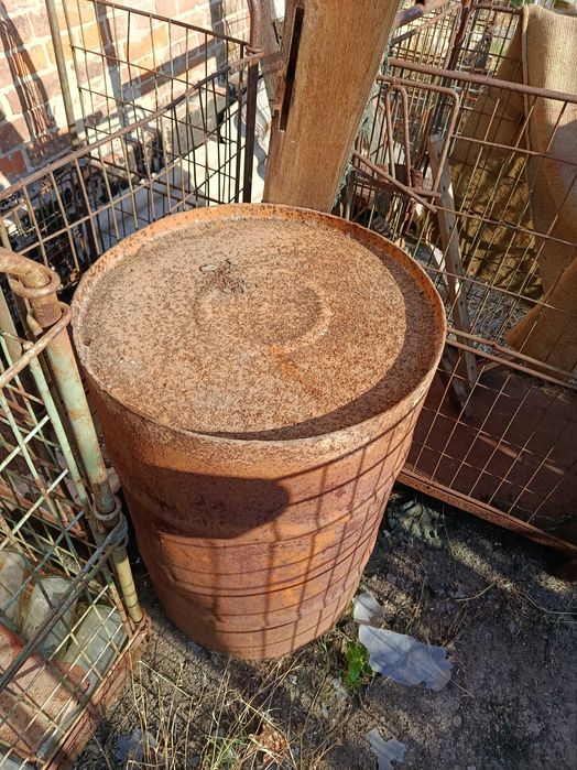 Бочки металева ,пластикова , бідони молочні.