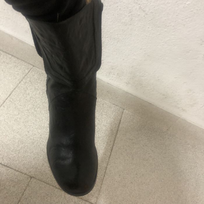 Botins nr 38 e botim mais baixo nr 37
