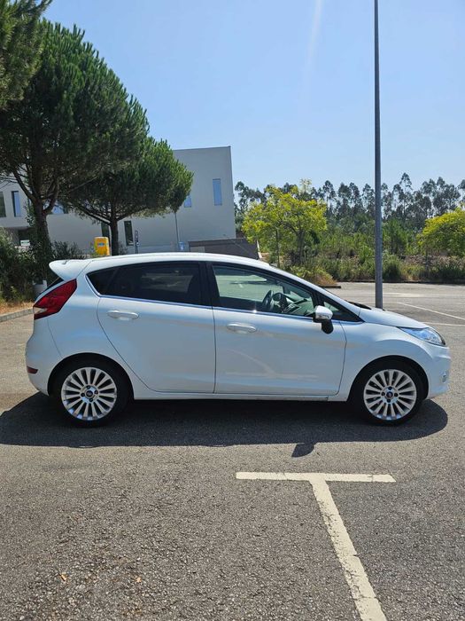 FORD Fiesta Mk6 Hatchback 1.6 TDCi Diesel 2009 — photo 5