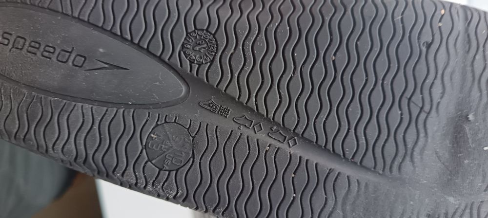 Продам аквашузи протикоралові