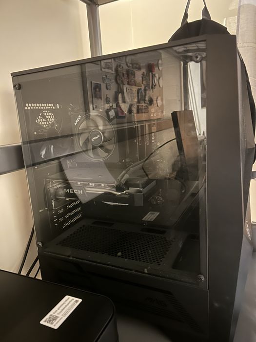 PC Gaming Ryzen 5 5600X + RX 6600 8GB + 16GB RAM + Monitor LG 24" - 700€