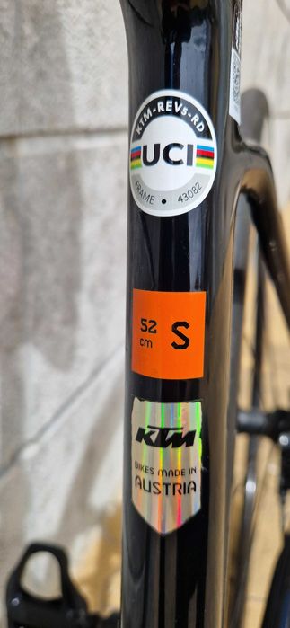 Bike KTM Revelator Alto Elite F12 com rodas carbono