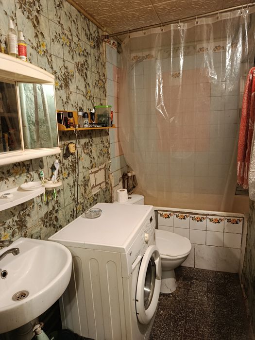 Продам 2 комнатную гостинку