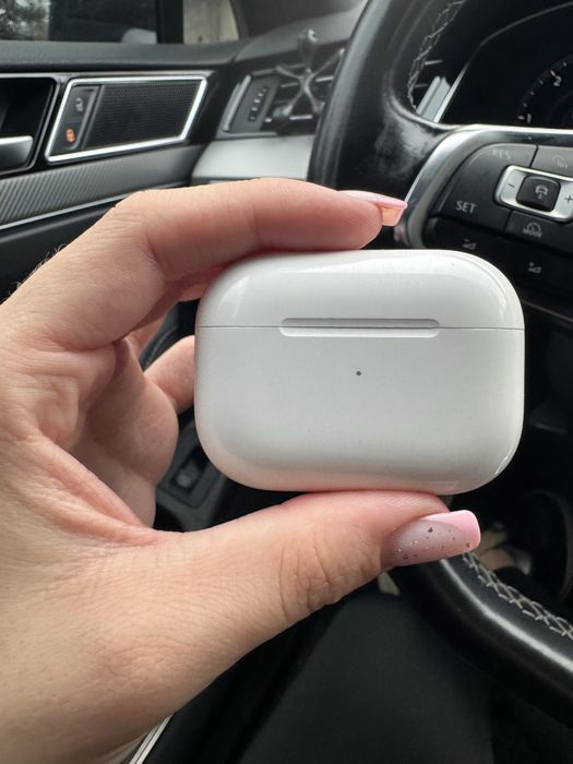 Airpods pro лівий навушник+кейс