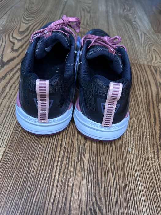 Кросівки brooks жіночі