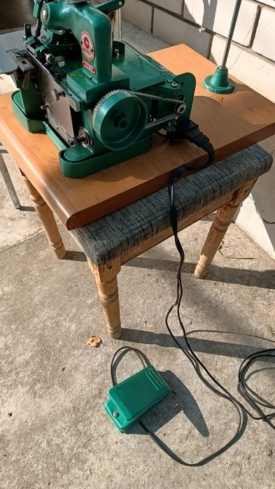 Оверлок полупрофесиональный