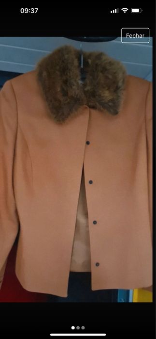 Casaco de gola com pelo