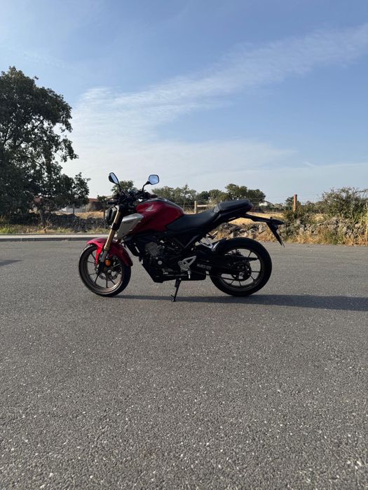 Honda CB125R 2022. Apenas 988km
