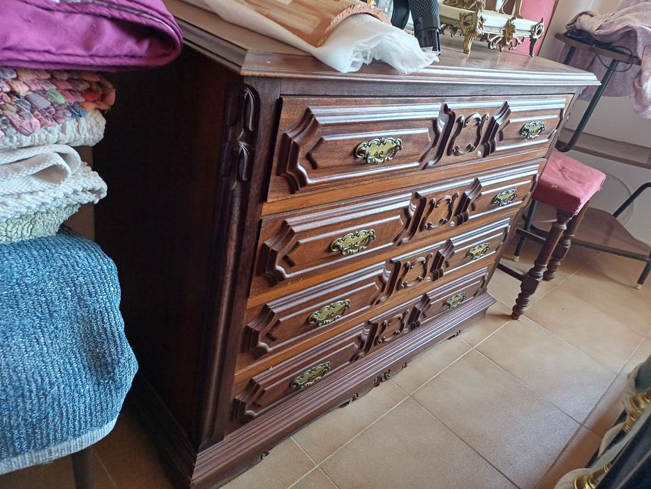 Cómoda gavetas antiga