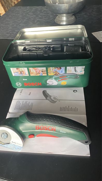 Cortador universal sem fio XEO BOSCH
