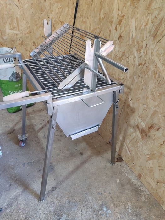 Churrasqueira inox para pernil no espeto