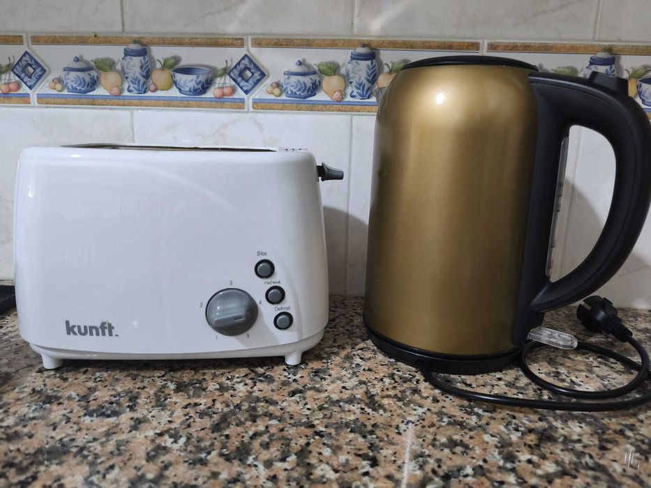 Conjunto de chaleira e torradeira