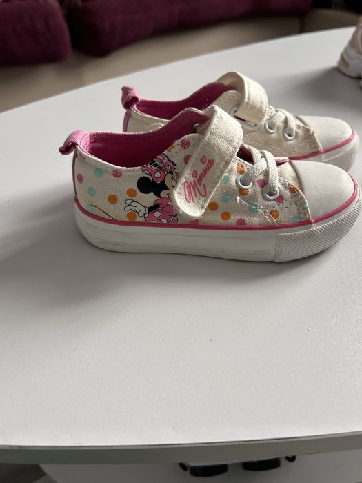 Дитяче взуття для дівчинки