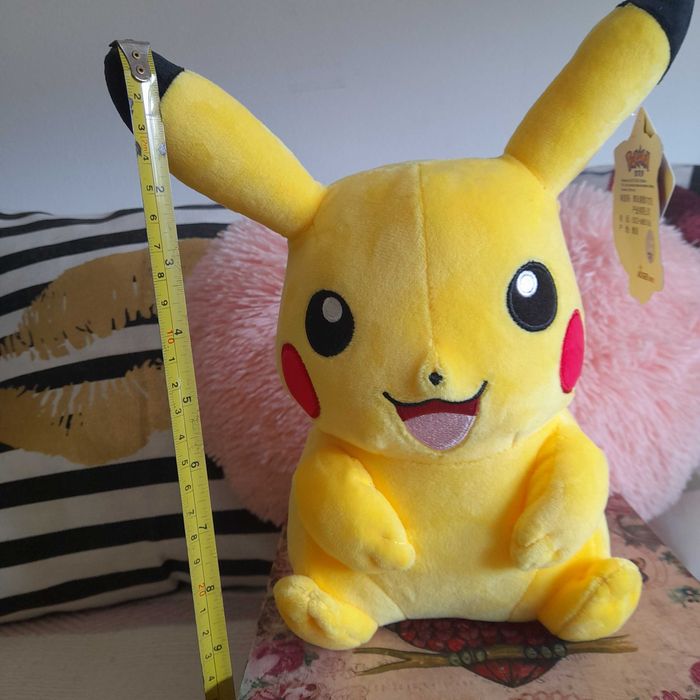 Peluche Original Pokémon Pikachu 20cm