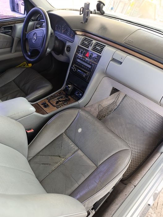 Мерседес w210 e 430 1999, m113, 4.3. Газ/бензин.