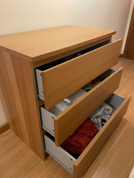 Cómoda com 3 gavetas