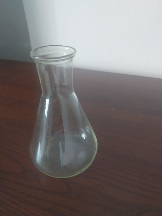 Laboratoryjne naczynie 0,2 l.