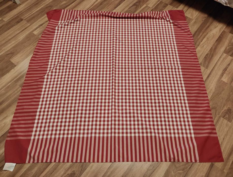 Obrus jadalniany 140x140cm