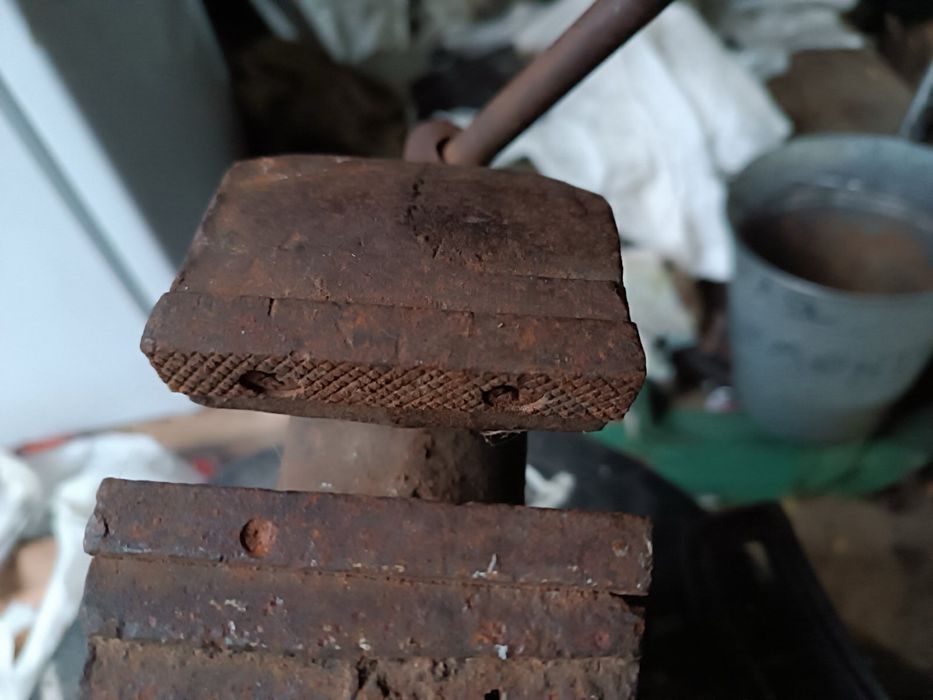 Продам тиски 80мм ссср