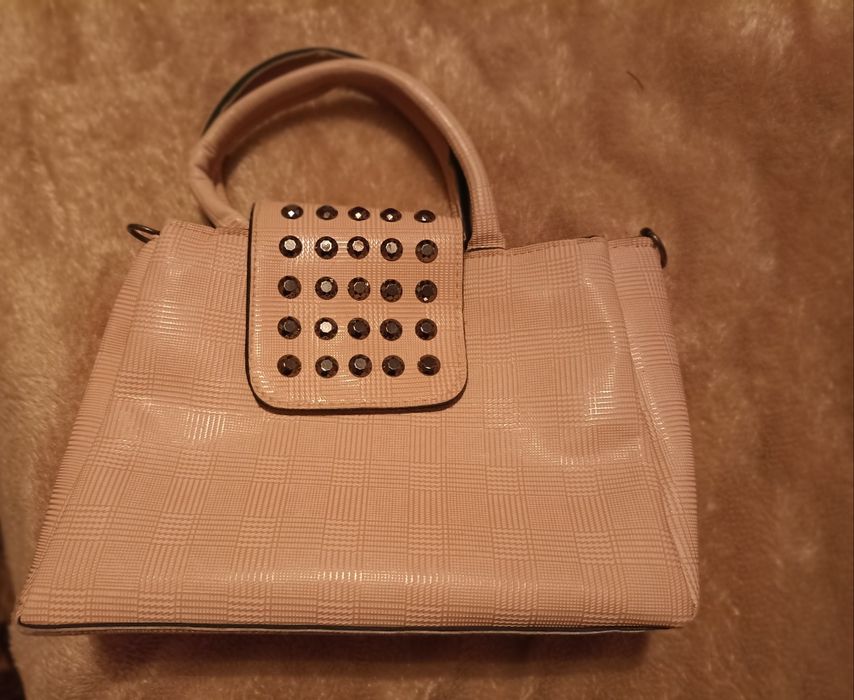 Жіноча сумка в ніжному кольорі