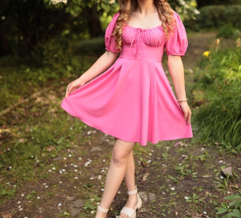 Малинова   сукня