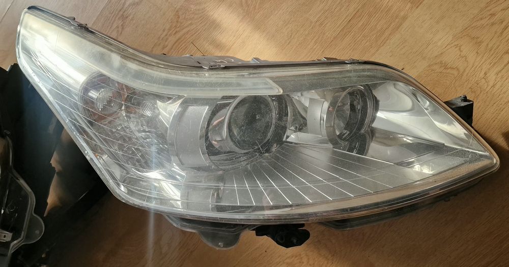 Reflektor lewy/prawy bixenon skrętny  citroen c4