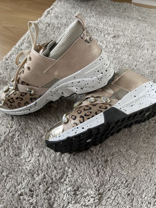 Ténis novos confortáveis