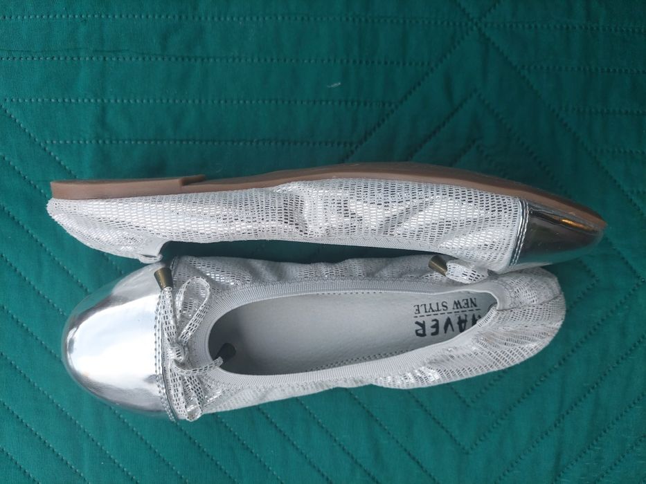 Baleriny srebrno-białe