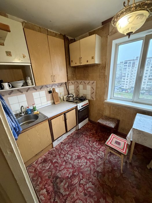 Продам 1-ю квартиру. Червоної Калини 81Б