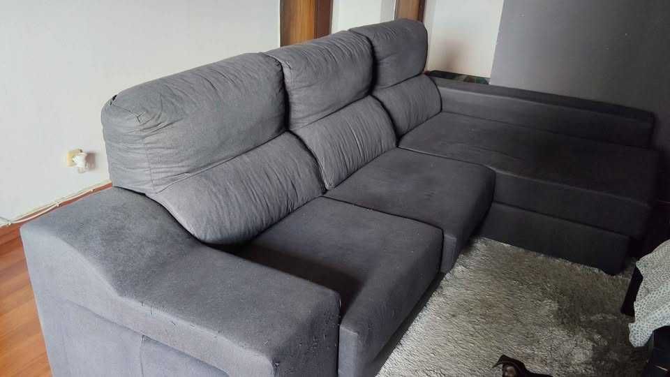 Vendo Sofá Cama Chaise Long com arrumação e 2 bancos