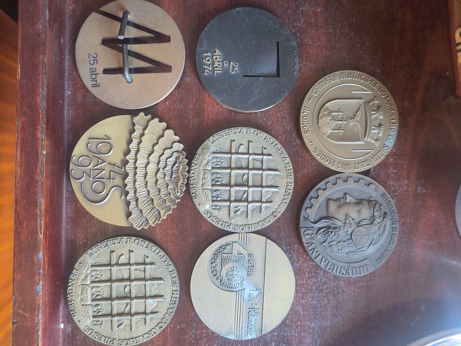 Nove Medalhas comemorativas latão