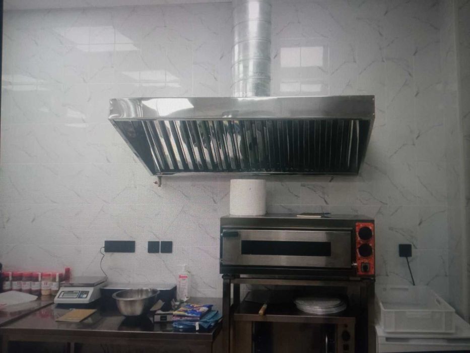 Продам витяжной зонт (витяжка) 1500х1000х400. Хорошое состояние!