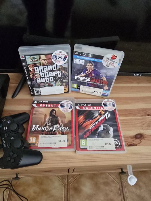 PS3 + 4 Jogos + 1 comando original